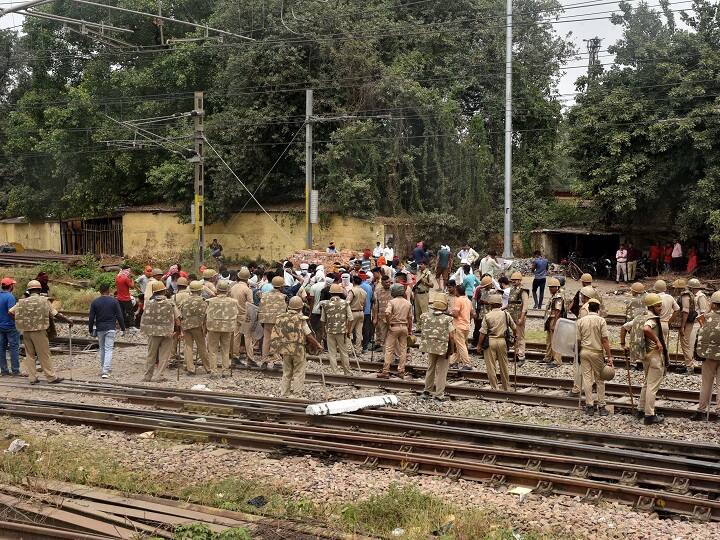 Earlier the age limit was 21 years, but after the protests began, it was extended to 23 years (Photo: PTI).