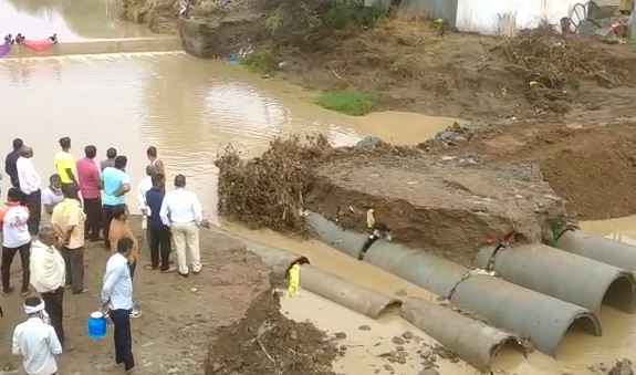 Buldana Rain : बुलढाणा जिल्ह्यात मुसळधार पाऊस, भोगावती नदीवरचा पूल दुसऱ्यांदा गेला वाहून, वाहतूक ठप्प