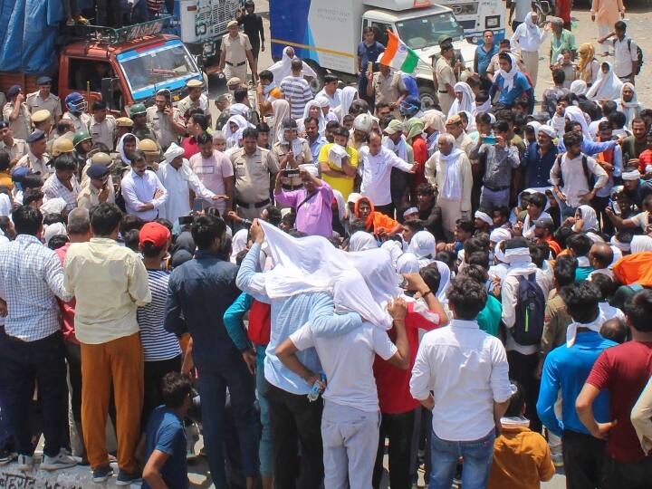Agnipath Protest Haryana government orders suspension of mobile internet services and all SMS services for 24 Hours Agnipath Protest: हरियाणा में महेंद्रगढ़ में अगले 24 घंटे के लिए मोबाइल इंटरनेट और सभी SMS सर्विस सस्पेंड, आदेश जारी