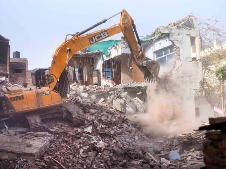 Bulldozer Case UP Government Reply In SC In Bulldozer Case Said Action Was  Taken Under Legal Process ANN | Bulldozer Action: 'बुलडोजर' कार्रवाई पर रोक  लगाने से सुप्रीम कोर्ट ने किया इनकार,