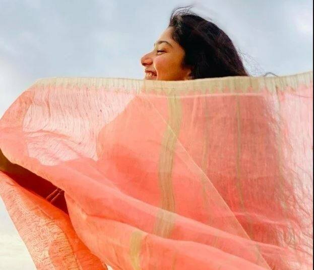 Police complaint against South film industry actress Sai Pallavi કાશ્મીરી પંડિતો અને લિંચિંગ પર નિવેદન આપવું આ અભિનેત્રીને પડ્યું ભારે, દાખલ થઈ FIR