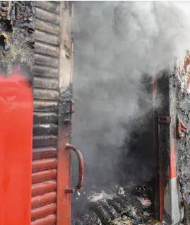 ਕਿਤੇ ਧੂ-ਧੂ ਕਰਦੀਆਂ ਸੜੀਆਂ ਟਰੇਨਾਂ, ਕਿਤੇ ਪੱਥਰਬਾਜ਼ੀ... ਤਸਵੀਰਾਂ 'ਚ ਦੇਖੋ ਕਿਵੇਂ ਅਗਨੀਪਥ 'ਤੇ ਦੇਸ਼ਭਰ 'ਚ ਹੋਇਆ ਪ੍ਰਦਰਸ਼ਨ