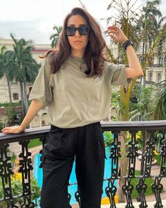 Karisma Kapoor : करिष्माचा 'कूल' लूक; फोटोवर लाइक्स अन् कमेंट्सचा वर्षाव