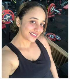 Rani Chatterjee Latest Photos: ਰੈੱਡ ਮਰਸੀਡੀਜ਼ ਦੇ ਸਾਹਮਣੇ ਸ਼ਾਰਟ ਡਰੈੱਸ 'ਚ ਰਾਣੀ ਚੈਟਰਜੀ ਨੇ ਦਿੱਤਾ ਕਾਤਲਾਨਾ ਪੋਜ਼, ਫ਼ੈਨਜ ਹੋਏ ਦੀਵਾਨੇ