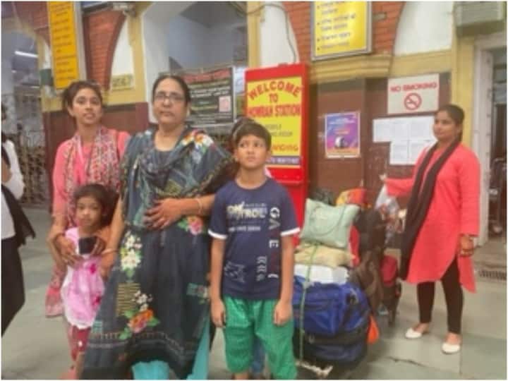 Agnipath Protest: ट्रेनें रद्द होने से बंगाल में फंसे विदेशी यात्रा, बोले- घर कैसे जाएंगे अब तो इसी बात की है चिंता