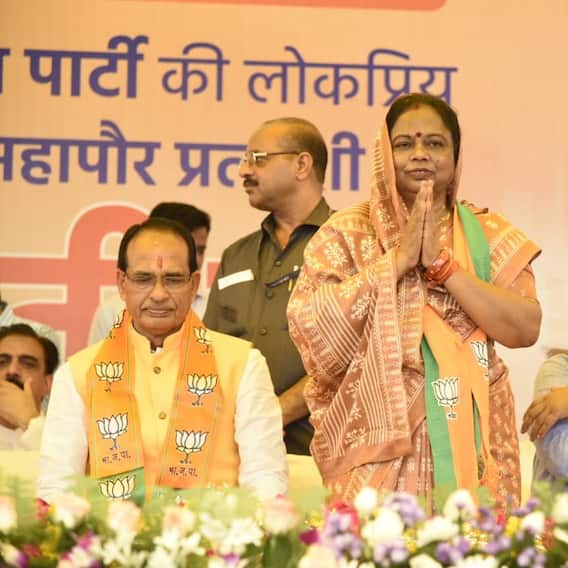 Mayor Election In Bhopal: भोपाल में बीजेपी की मेयर प्रत्याशी मालती राय ने दाखिल किया नामांकन, CM शिवराज और वीडी शर्मा भी रहे मौजूद, देखें तस्वीरें