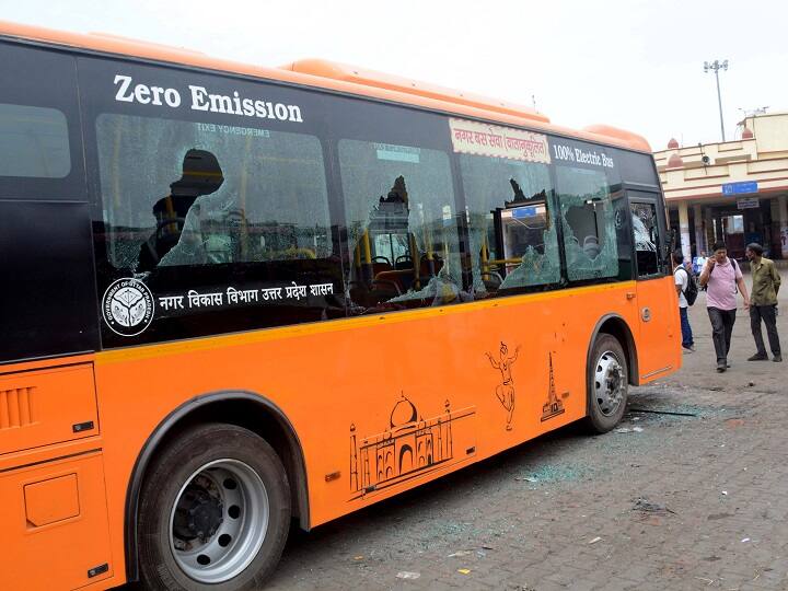 On Friday, the Delhi Metro Rail Corporation also shut the gates of several metro stations as a precautionary step. The gates have, however, been opened now. The All India Students’ Association (AISA) has called for a Bihar bandh on Saturday against the Agnipath scheme (Photo: PTI).