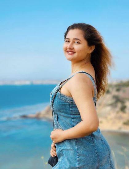 36 वर्षीय ने खुलासा किया, “भारत में मेरा जीवन बहुत अलग है. मेरे आस-पास बहुत सारे लोग हैं जो हर स्थिति का ध्यान रखते हैं. जब मैं यात्रा के लिए गया था, मुझे नहीं पता था कि मैं कैसे करूंगी, और मैं कैसे जीवित रहूंगी.''