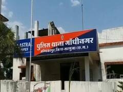 Ambikapur News: महिला के गले से चेन खींचकर भागा बदमाश भूला रास्ता, लोगों ने पहले की जमकर धुनाई फिर पुलिस को सौंपा