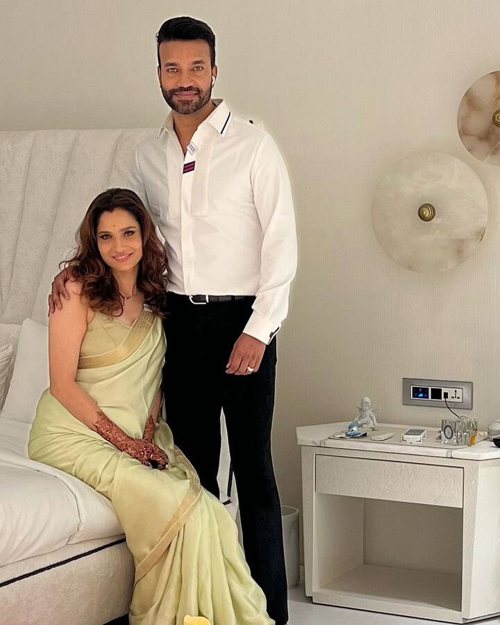 हाल ही में अंकिता लोखंडे और विक्की जैन ने नया घर खरीदा है. अंकिता ने गृह प्रवेश के दौरान की तस्वीरें शेयर कर फैंस को इसके बारे में अपडेट दी.