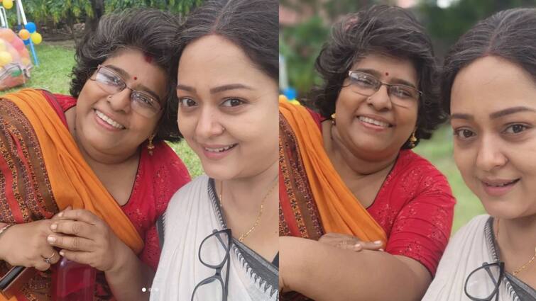 Aparajita Adhya: Actress Aparajita Adhya shares a picture with Manashi Sinha from film set Aparajita Adhya: 'সত্যি বলতে ভয় পাই না, এটাই বন্ধুত্বের কারণ', প্রিয় বন্ধুর সঙ্গে ছবি শেয়ার করে বললেন অপরাজিতা