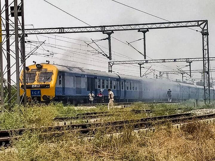 छपरा में प्रदर्शनकारियों के गुस्से का शिकार हुई ट्रेन.