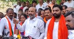 BJP On Bandi Sanjay Arrest: బండి సంజయ్‌ అరెస్టుపై భగ్గుమన్న బీజేపీ- ఉమ్మడి నిజామాబాద్ జిల్లాలో ధర్నాలు