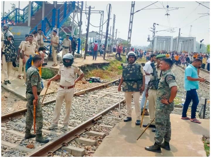 Agnipath Scheme Protest: 200 trains affected, 35 trains across the country amid the uproar over Agnipath scheme Agnipath Scheme Protest: अग्निपथ योजना पर हो रहे बवाल के बीच देशभर में 200 ट्रेनें प्रभावित, 35 रद्द