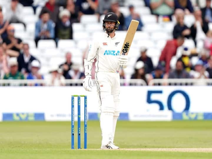 New Zealand into deep trouble against England, as Devon conway covid positive now ENG Vs NZ: न्यूजीलैंड की मुश्किलें बढ़ना जारी, अब स्टार बल्लेबाज कॉनवे कोविड पॉजिटिव हुए
