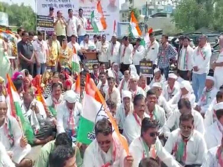 Congress agitation in support of Rahul Gandhi in all districts of the state, loud slogans against BJP Congress Agitation : राहुल गांधींच्या समर्थनार्थ काँग्रेसची राज्यभर निदर्शनं, भाजपविरोधी जोरदार घोषणाबाजी 