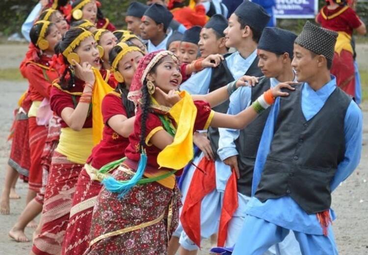 Gorkha artists rejected to perform in an event by AIWC in West Bengal Gorkha Artists : `இது இந்திய மொழியல்ல!’ : கூர்கா இனக் கலைஞர்களுக்கு அவமதிப்பா? மன்னிப்பு கேட்ட பெண்கள் அமைப்பு