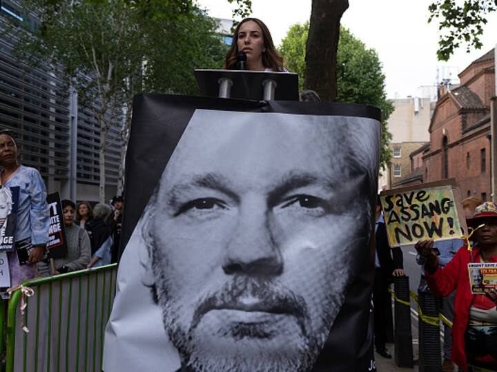 UK Approves Extradition Of WikiLeaks' Julian Assange To US On Spying Charges UK Approves Extradition Of WikiLeaks' Julian Assange To US On Spying Charges