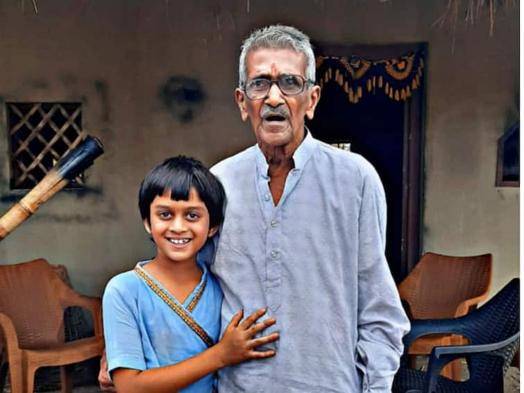 Yog Yogeshwar Jai Shankar A 95 year old devotee visited the set of Yog Yogeshwar Jai Shankar serial Yog Yogeshwar Jai Shankar : 95 वर्षीय भक्ताने 'योगयोगेश्वर जय शंकर' मालिकेच्या सेटला दिली भेट