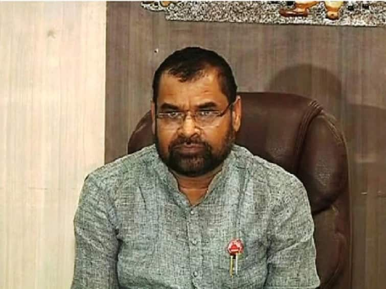 Maharashtra News rayat kranti sanghatana leader sadabhau khot allegations on ncp leaders for viral video of hotel owner demanding pending bills Sadabhau Khot: व्हायरल झालेल्या व्हिडिओ मागे राष्ट्रवादीचा 'तो' नेता; सदाभाऊ खोत यांचा आरोप