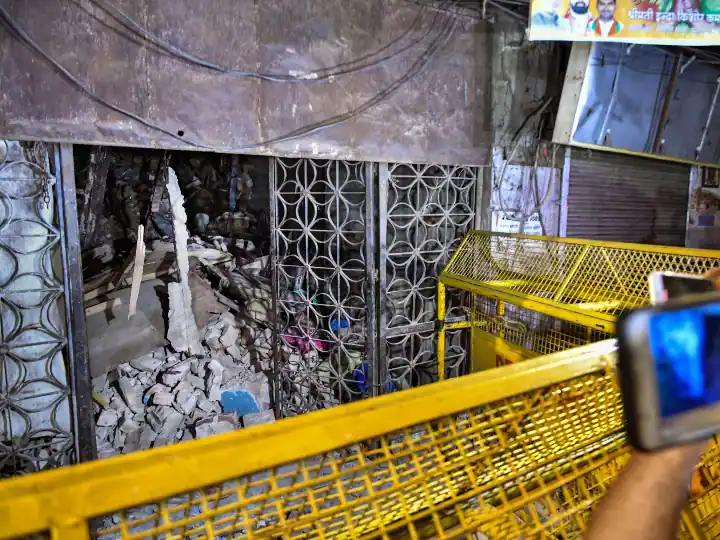 Delhi Building Collapsed : ਦਿੱਲੀ ਦੇ ਪਹਾੜਗੰਜ ਇਲਾਕੇ 'ਚ ਡਿੱਗੀ ਇਮਾਰਤ, ਸਾਢੇ ਤਿੰਨ ਸਾਲ ਦੇ ਬੱਚੇ ਦੀ ਮੌਤ