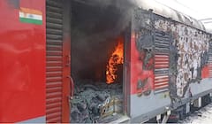 Agnipath Protests Photos: సికింద్రాబాద్ స్టేషన్‌లో అల్లకల్లోలం, రైళ్లకు ఆందోళనకారులు నిప్పు - పోలీసుల ఫైరింగ్