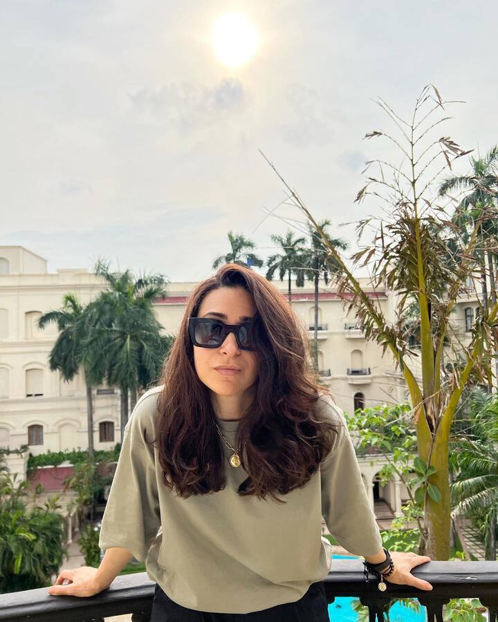 કરિશ્માએ હાલમાં જ સોશિયલ મીડિયા પર તેના 'કૂલ' લુકના ફોટા શેર કર્યા છે.