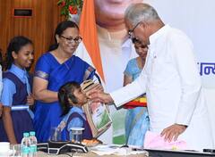 In Pics: छत्तीसगढ़ में नक्सली दहशत में बंद 260 स्कूल फिर से खोले गए, सीएम भूपेश बघेल ने की शुरुआत, देखें तस्वीरें