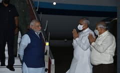 PM મોદી અમદાવાદ એરપોર્ટ પહોંચ્યા, ગાંધીનગર રાજભવનમાં કરશે રાત્રિ રોકાણ 