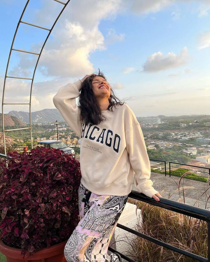 Avneet Kaur Photos:  उम्र महज 20 साल और पॉपुलैरिटी में अच्छे-अच्छोंं को मात दे रही हैं एक्ट्रेस अवनीत कौर  (Avneet Kaur).