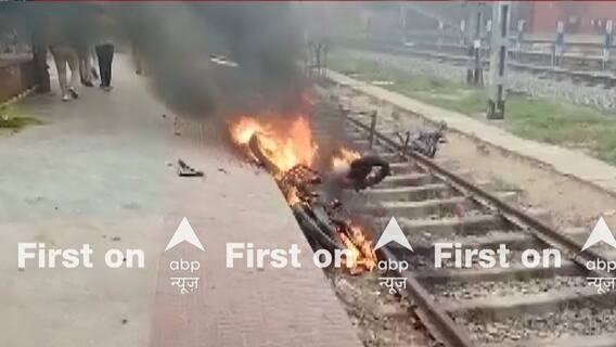 Agnipath Scheme Protest: Ruckus increased in Bihar, stones thrown at Dy CM's house | ABP News