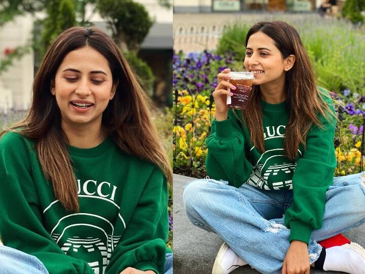 Sargun Mehta: पंजाबी सिनेमा की खूबसूरत एक्ट्रेस सरगुन मेहता (Sargun Mehta) ने एक बार फिर सोशल मीडिया पर क्यूट लुक में नजर आई हैं. फैन्स के साथ एक्ट्रेस ने अपने लेटेस्ट फोटोशूट की तस्वीरें शेयर की हैं. जिसमें वो कैजुअल अवतार में दिखाई दे रही हैं. वहीं फैन्स अपनी फेवरेट एक्ट्रेस की ये तस्वीरें देख काफी खुश नजर आ रहे हैं. आप भी डालिए इनपर एक नजर.... दरअसल सरगुन मेहता पंजाबी इंडस्ट्री की जाने-मानी एक्ट्रेस हैं. फैन्स उनकी सादगी और एक्टिंग के कायल हैं.
