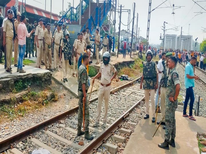 Agnipath Protests: Internet Suspended In Several Districts Of Bihar, Haryana As Stir Intensifies Agnipath Protests: Internet Suspended In Several Districts Of Bihar, Haryana As Stir Intensifies Agnipath Protests: Internet Suspended In Several Districts Of Bihar, Haryana As Stir Intensifies