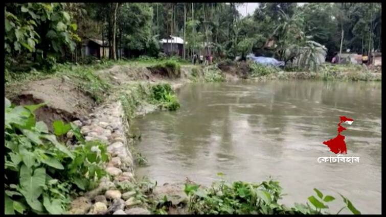 new dam of Torsa river broke as monsoon starts the political turmoil started Coochbehar: বর্ষার শুরুতে ভাঙল 'মরা তোর্সা' নদীর নতুন বাঁধ, শুরু রাজনৈতিক তরজা