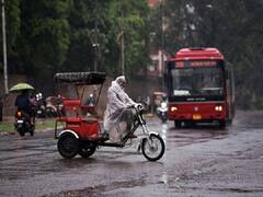 Delhi-NCR Weather Forecast: दिल्ली-एनसीआर में बारिश का दौर आज भी जारी, सामान्य से कम दर्ज हुआ पारा, जानें- मौसम का ताजा अपडेट