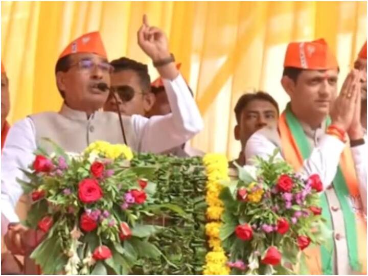 Indore BJP candidate Pushyamitra Bhargava nominated CM Shivraj Singh Chauhan and VD Sharma ANN Indore News: बीजेपी मेयर प्रत्याशी पुष्यमित्र भार्गव ने भरा नामंकन, सीएम शिवराज सिंह चौहान रहे मौजूद