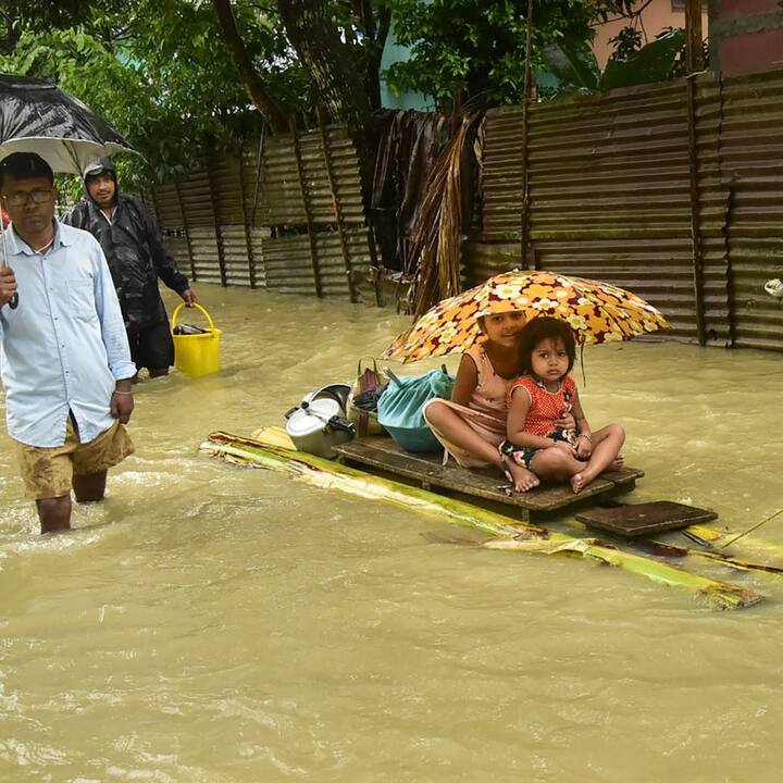 রাজ্যের বেকি, মানস, পালগাদিয়া, পুথিমারি, জিয়া ভারালি, কপিলি ও ব্রহ্মপুত্র নদ-নদীর জল বিপদসীমার ওপর দিয়ে বইছে।