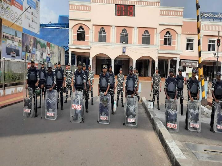 High Security Alert in Andhra Pradesh amid Agnipath Protests AP Security Alert: ఏపీలోనూ అగ్నిపథ్ సెగలు-భద్రతను కట్టుదిట్టం చేసిన పోలీసులు