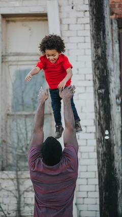 Father's Day 2022 : कुटुंबाचा आधारस्तंभ असणाऱ्या 'फादर्स डे' चा इतिहास जाणून घ्या...