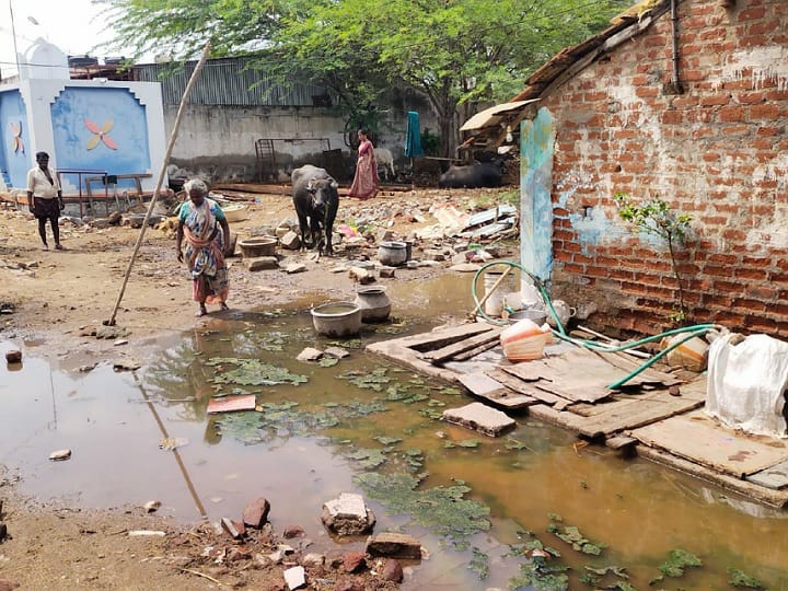 கரூரில் இரவில் கொட்டி தீர்த்த கனமழை - வீடுகளுக்குள் புகுந்த தண்ணீர்...!