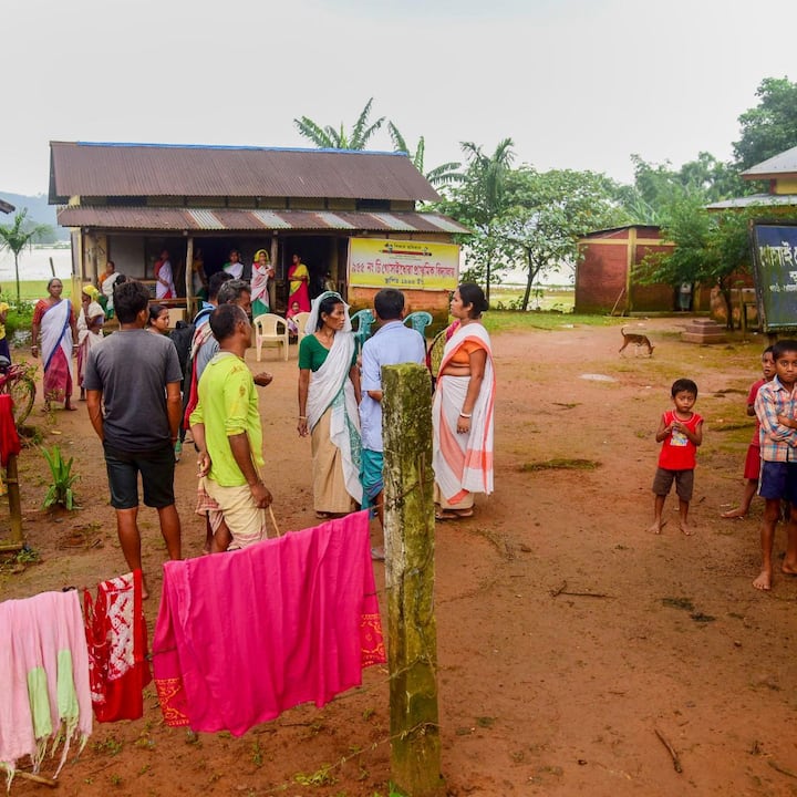 বন্যায় ১,০৮,১০৪ মানুষ ক্ষতিগ্রস্ত। তাঁরা জেলা প্রশাসনের তৈরি ৩৭৩টি ত্রাণ শিবিরে আশ্রয় নিয়েছেন।