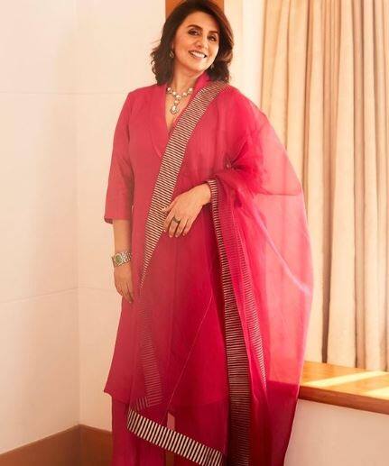 राज मेहता द्वारा निर्देशित, जगजग जीयो में नीतू कपूर को उनकी आखिरी आउटिंग बेशरम के नौ साल बाद एक पूर्ण भूमिका में दिखाया जाएगा, जिसमें ऋषि कपूर और उनके बेटे रणबीर कपूर सह-कलाकार थे. कॉमेडी ड्रामा में वरुण धवन, कियारा आडवाणी, अनिल कपूर और मनीष पॉल भी हैं.