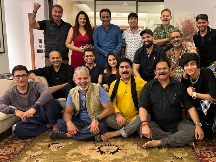 Aamir Khan Reunites With the ‘Lagaan’ Star Cast To Celebrate 21st Anniversary Of The Film Aamir Khan Reunites With the ‘Lagaan’ Star Cast To Celebrate 21st Anniversary Of The Film