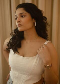 Actress Ritika Singh : அதிரி புதிரியான அழகு... போட்டோஷுட்டில் அசத்திய நடிகை ரித்திகா சிங்..!