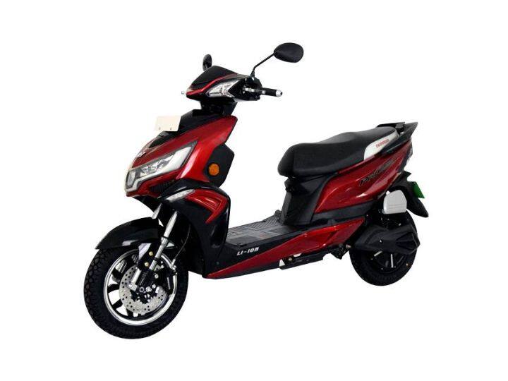 Okinawa Praise Pro ही स्कूटर 87,593 रुपयांच्या एक्स-शोरूम किमतीत उपलब्ध आहे आणि लिथियम आयन बॅटरीसह येते. पूर्ण चार्ज केल्यावर, ही स्कूटर स्पोर्ट्स मोडमध्ये 88 किमीची रेंज देते. Okinawa Praise Pro ची टॉप स्पीड 58 किमी/तास आहे.