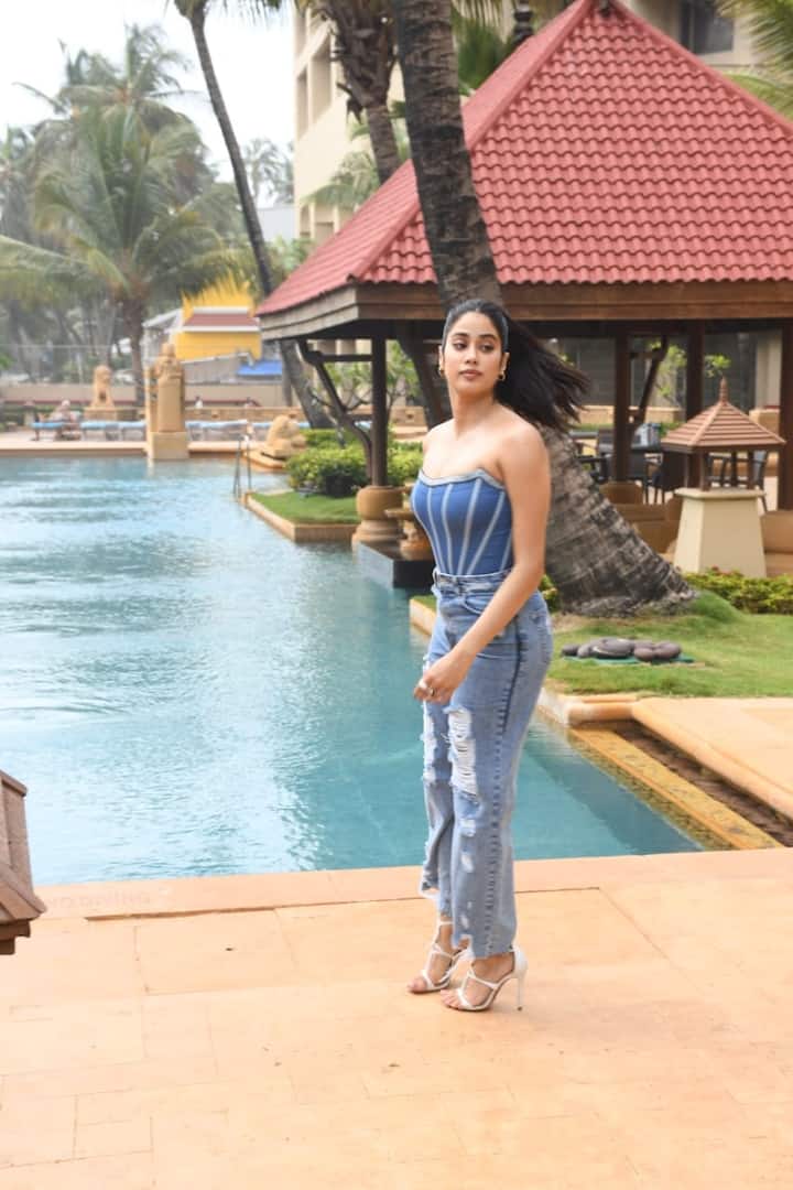 কর্ণ জোহরের চ্যাট শোয়ে অর্জুন কপূরের সঙ্গে আসেন জাহ্নবী। সেখানেই তাঁর গোপন খবর ফাঁস হয়।