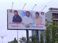 Chiru Pavan In TRS MP Flexis : టీఆర్ఎస్‌ ఎంపీ ఫ్లెక్సీల్లో పవన్, చిరంజీవి - కేసీఆర్ ఫోటో కూడా లేదేంటి ?