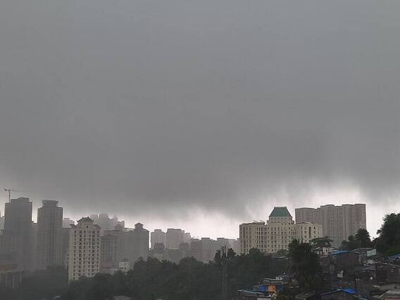 MP Weather Update: मध्यप्रदेश में हवा आंधी के साथ बारिश ने दी दस्तक, भीषण गर्मी से मिली लोगों को राहत MP Weather Update: मध्यप्रदेश में हवा आंधी के साथ बारिश ने दी दस्तक, भीषण गर्मी से मिली लोगों को राहत
