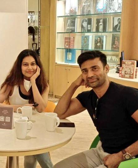 जोड़े ने दिल्ली, मुंबई और हरियाणा में अपने विस्तारित परिवार के लिए शादी के बाद रिसेप्शन आयोजित करने की योजना बनाई है.