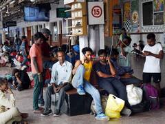 Agnipath Scheme Violence: पश्चिम बंगाल में अग्निपथ योजना पर बवाल के बाद रेल सेवा ठप, मुश्किल में फंसे यात्री